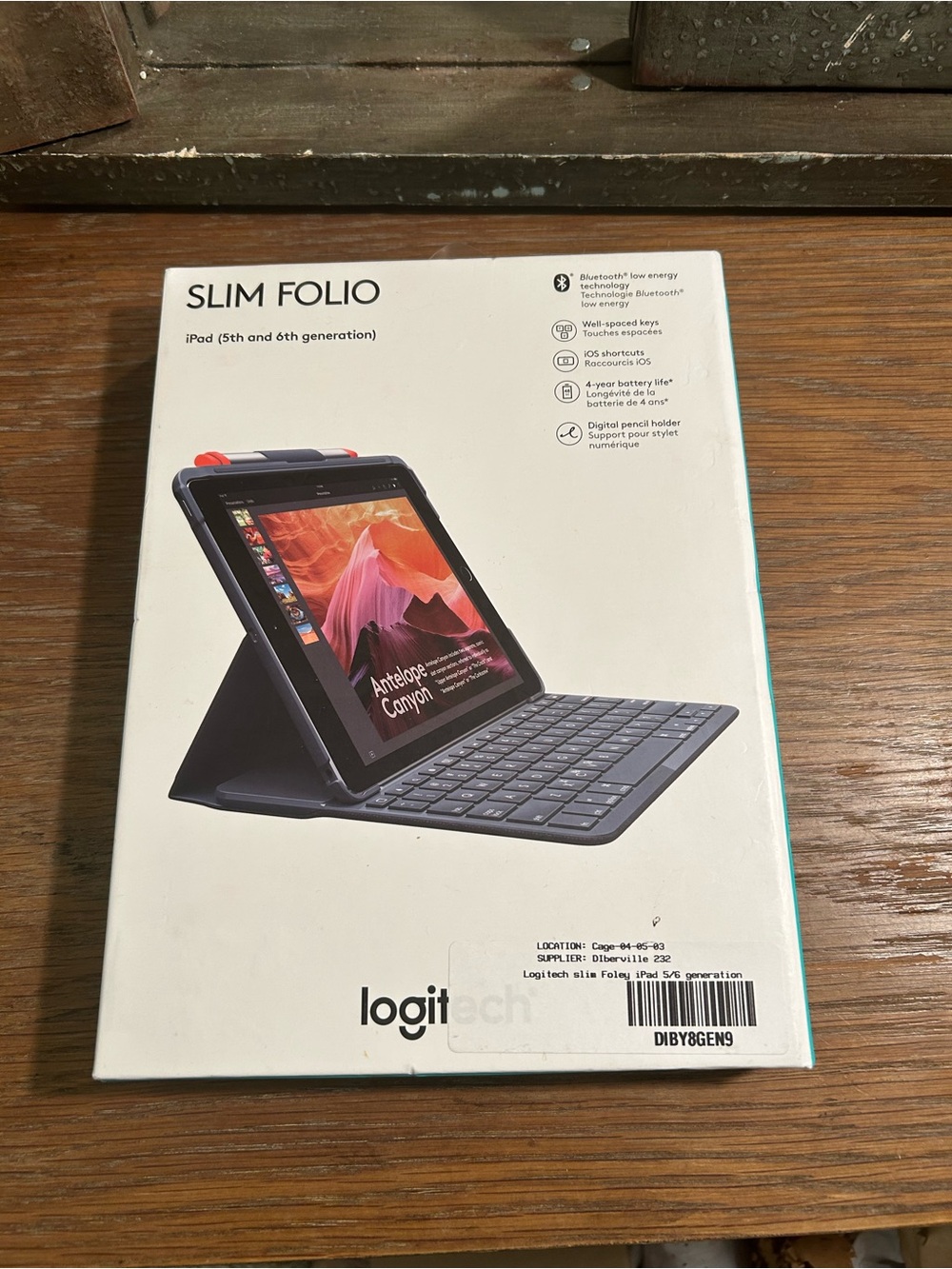 Logitech Slim Folio Keyboard Case for iPad in Black 5th and 6th Generation
